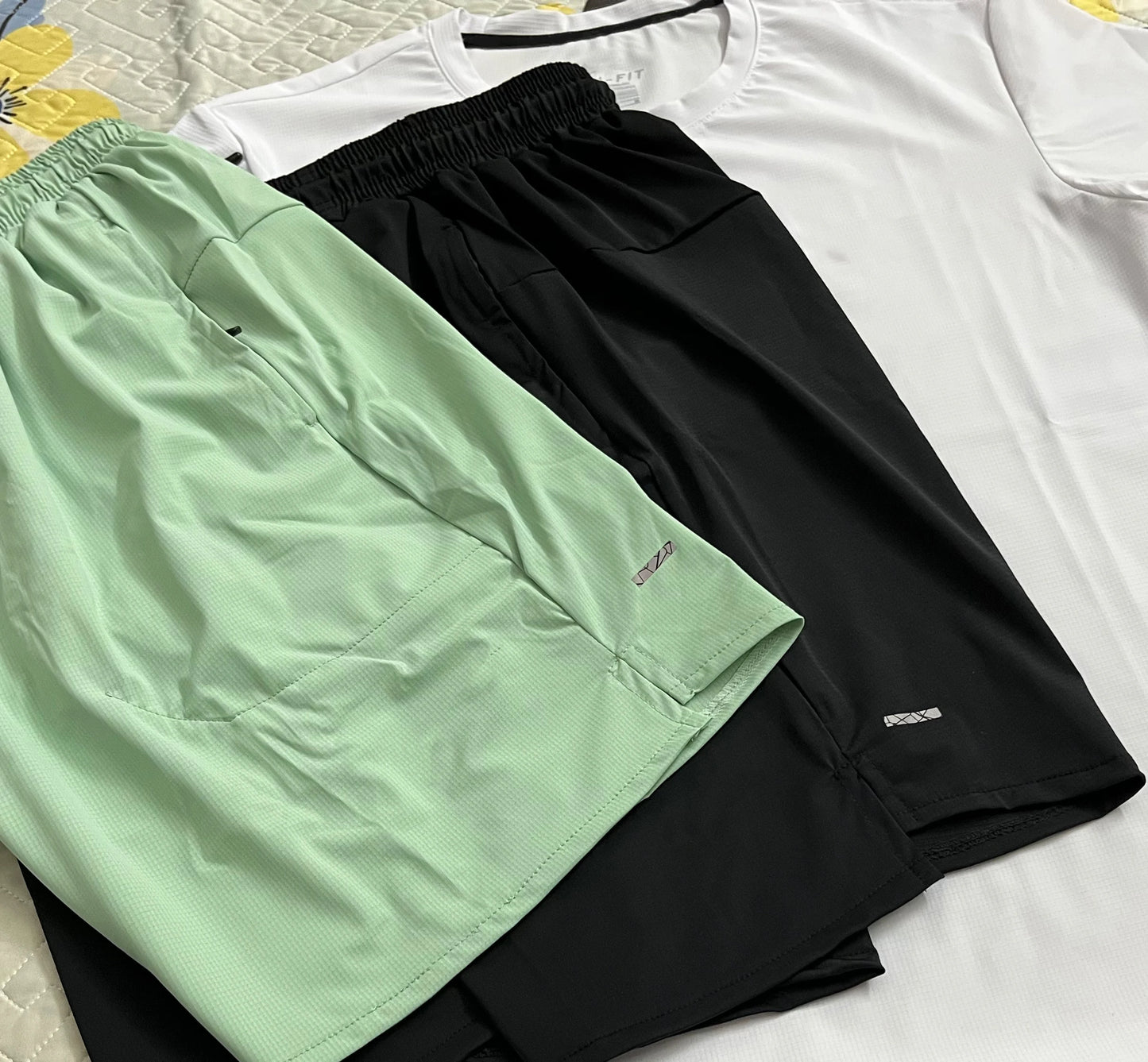 Custom Refreshing Mesh Jersey Football Uniform Soccer Wear High Quality Soccer Jersey Set Breathable Men Soccer Clothing