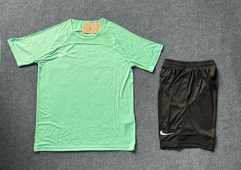 N019 Wholesale Thailand Quality Custom LOGO Soccer Training Wear Men's Sets Sportswear Soccer Team Uniforms