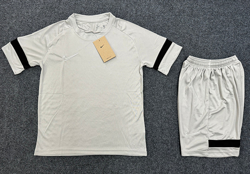 N007 Designs Quick Dry Football Jersey Soccer Jersey Set Men Soccer Uniform 100% Polyester Custom Soccer Wear
