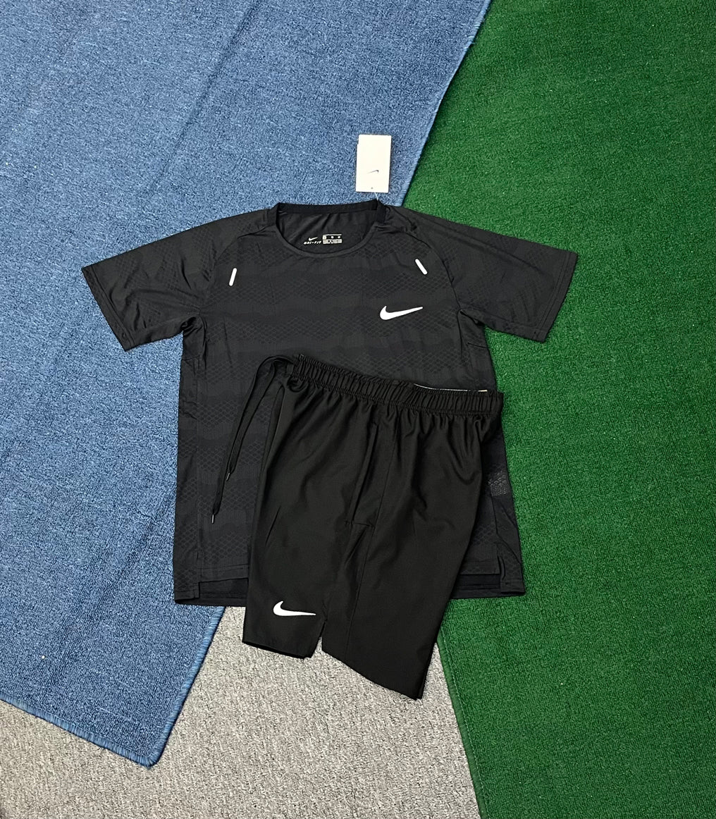 S332+218 Summer Men Sports Tracksuit Short Sleeve t Shirts Shorts 2 Pieces Round Neck Workout Gym Running Set Mens