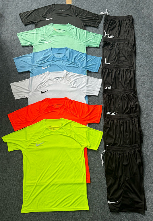 N019 Wholesale Thailand Quality Custom LOGO Soccer Training Wear Men's Sets Sportswear Soccer Team Uniforms