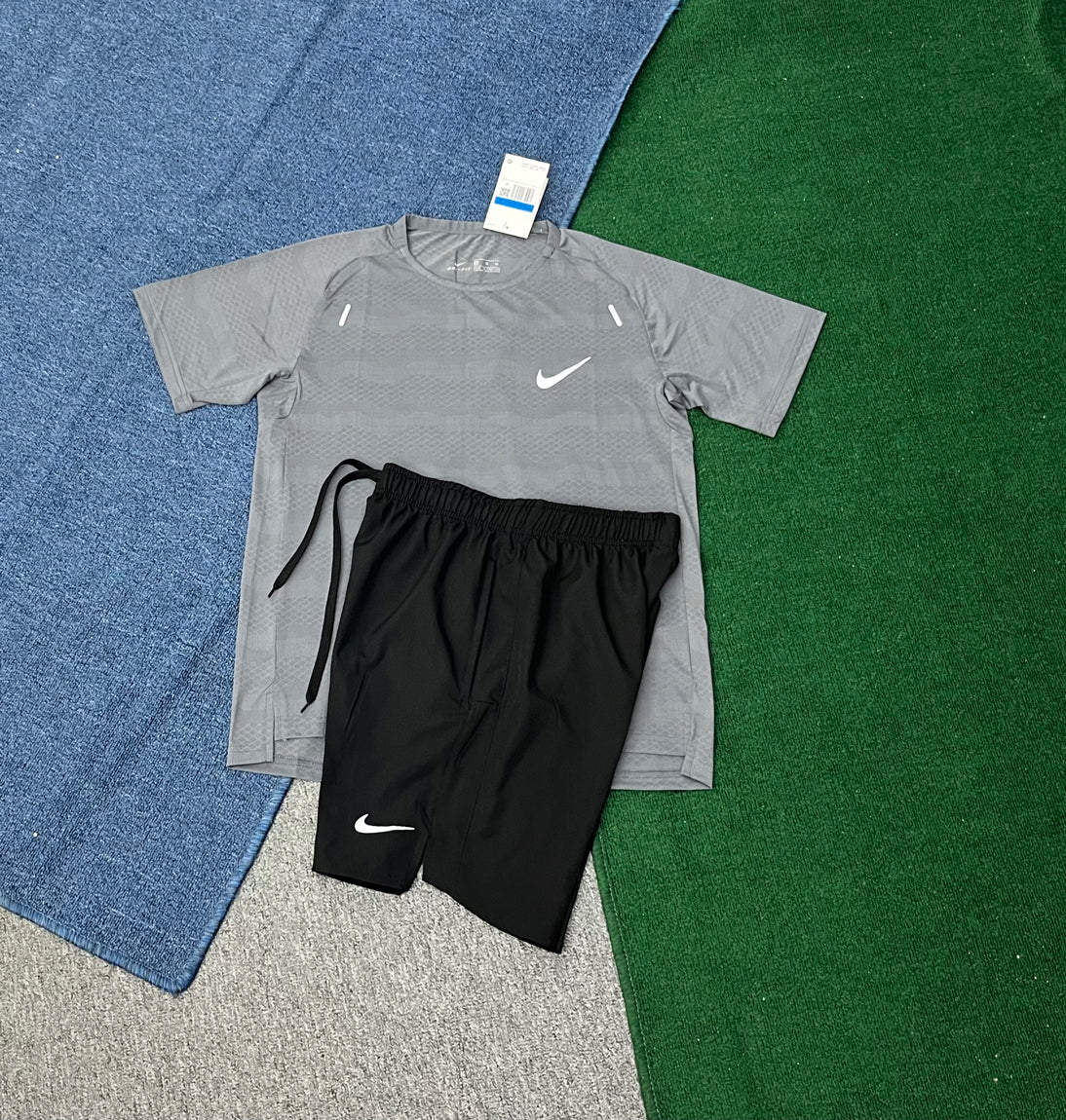 S332+218 Summer Men Sports Tracksuit Short Sleeve t Shirts Shorts 2 Pieces Round Neck Workout Gym Running Set Mens