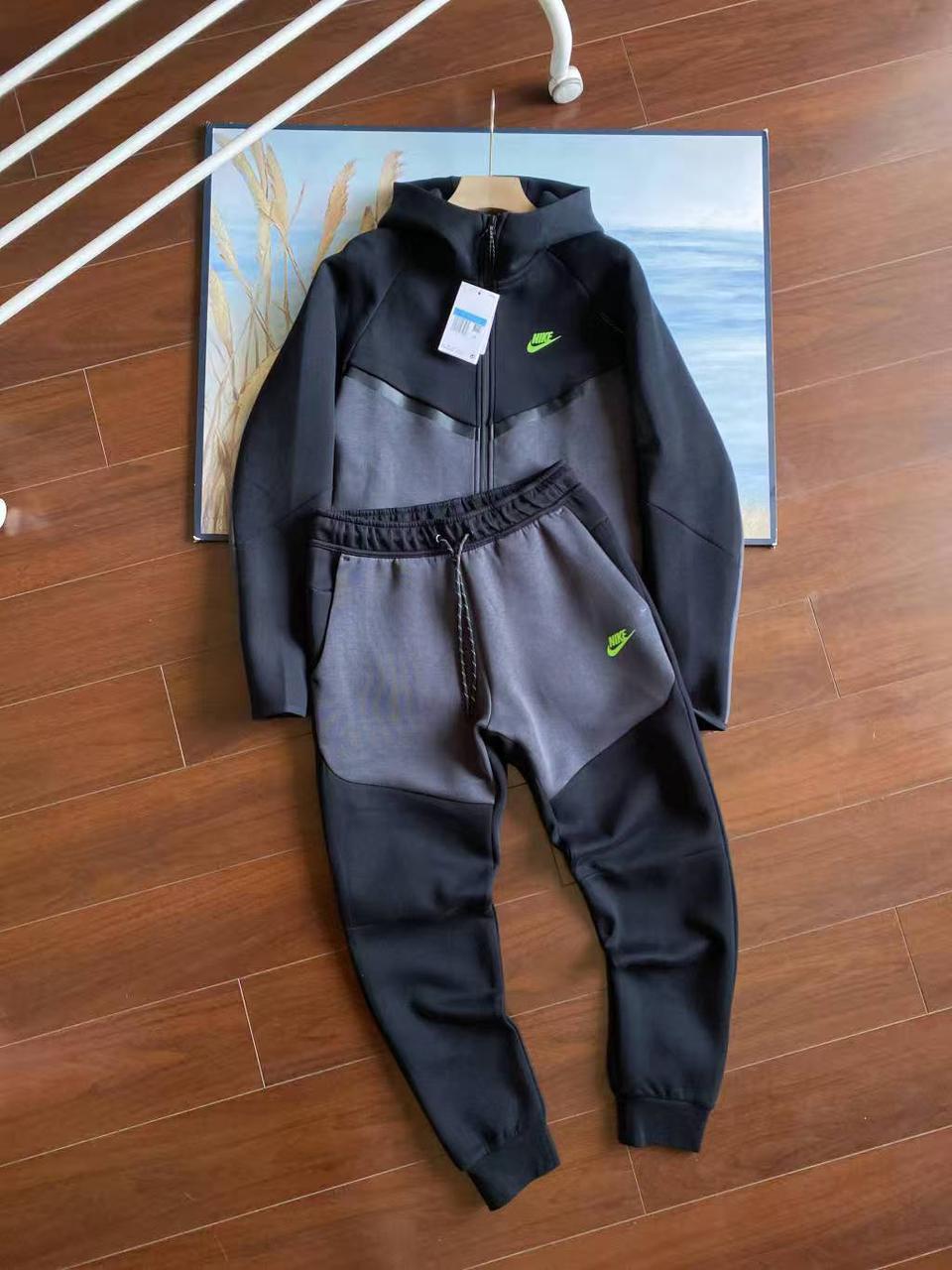 Custom Breathable Jjogging Wear Vintage Polyester Men's Running Jacket Windbreaker Lightweight Tracksuit Set