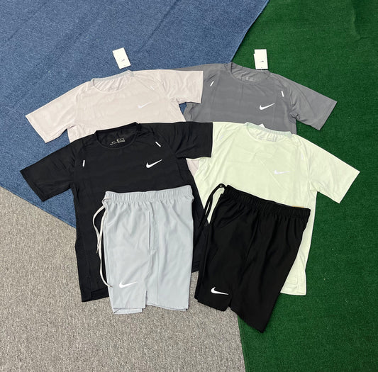 S332+218 Summer Men Sports Tracksuit Short Sleeve t Shirts Shorts 2 Pieces Round Neck Workout Gym Running Set Mens
