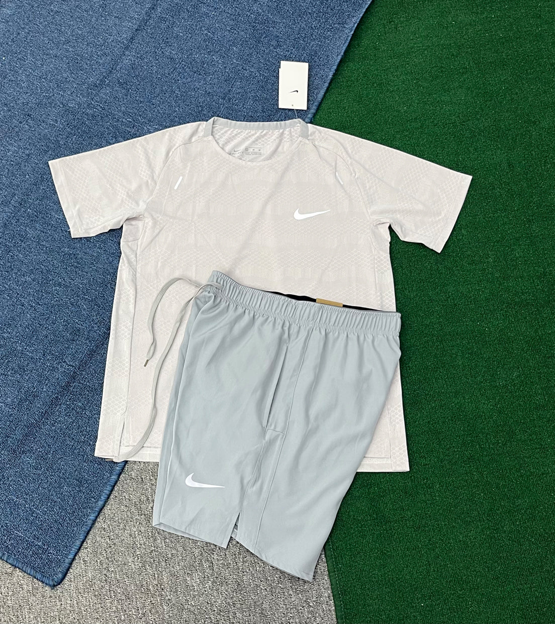 S332+218 Summer Men Sports Tracksuit Short Sleeve t Shirts Shorts 2 Pieces Round Neck Workout Gym Running Set Mens