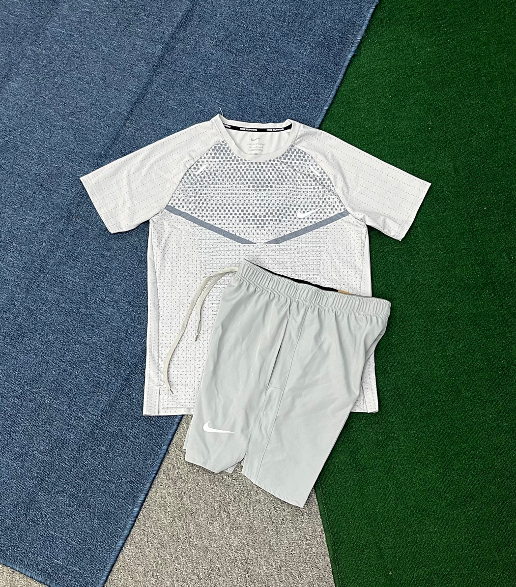T900+218 Factory Price Men's 100% Polyester Breathable Elastic Waist Side Pockets Summer Sporty Running Gym Workout Shorts Set