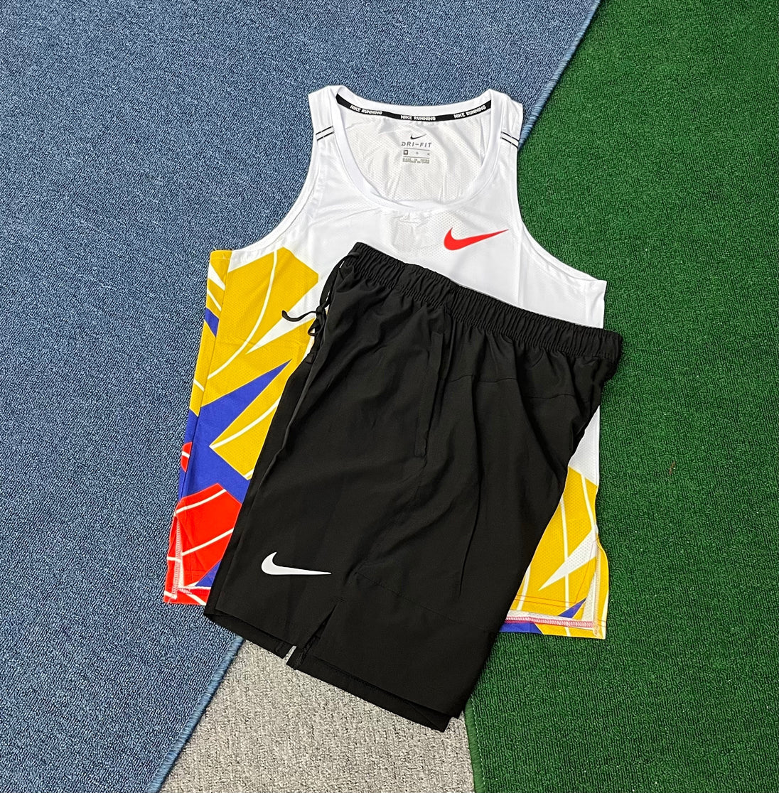 A222+218 Men Sportswear Running Set Vest Shorts 2 Pieces Lightweight Workout Gym Tracksuit High Quality Lightweight Suits